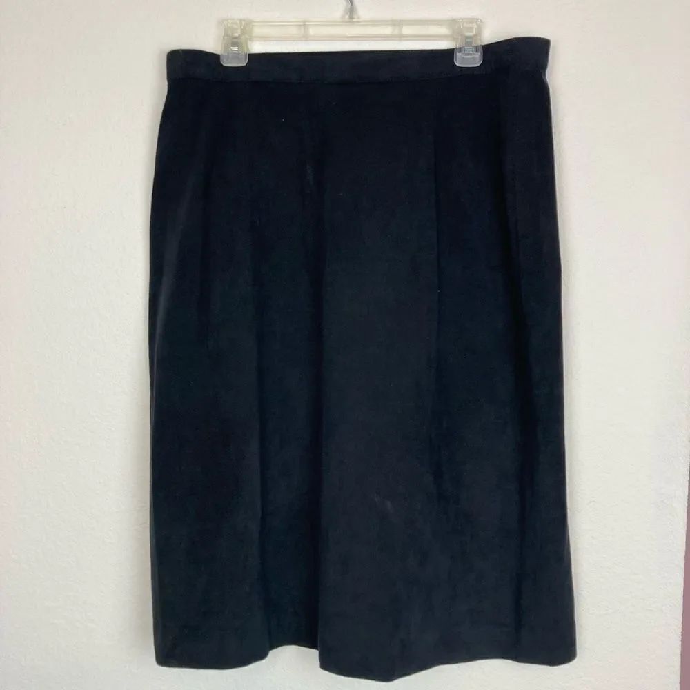 Vintage Faux or Ultra Suede midi skirt in mint condition super chic